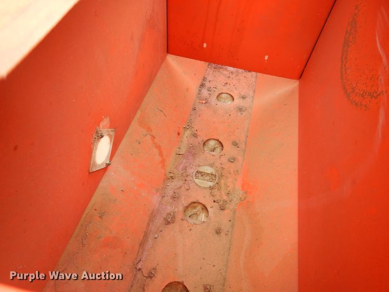 image for item HO9909 Tye 104-4300 no-till seeder