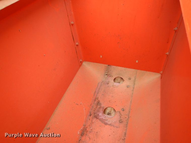 image for item HO9909 Tye 104-4300 no-till seeder