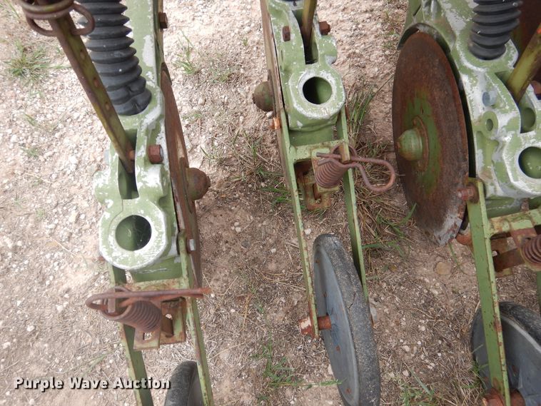 image for item HO9909 Tye 104-4300 no-till seeder