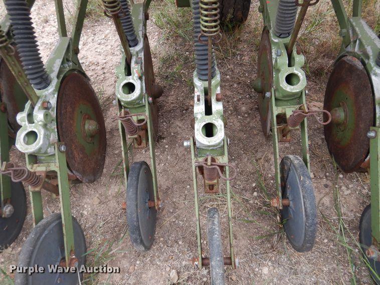 image for item HO9909 Tye 104-4300 no-till seeder