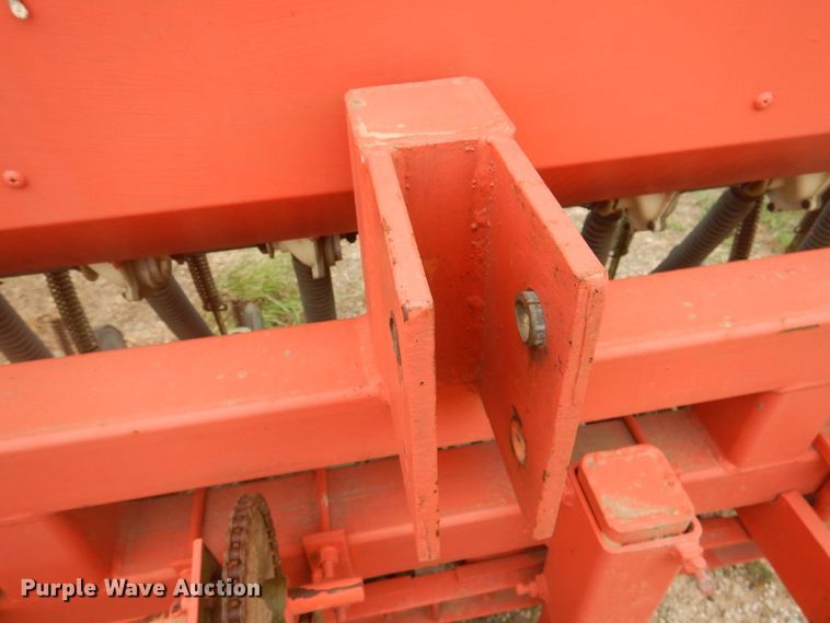 image for item HO9909 Tye 104-4300 no-till seeder