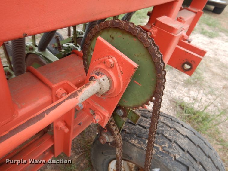 image for item HO9909 Tye 104-4300 no-till seeder