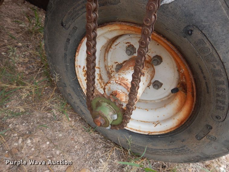 image for item HO9909 Tye 104-4300 no-till seeder