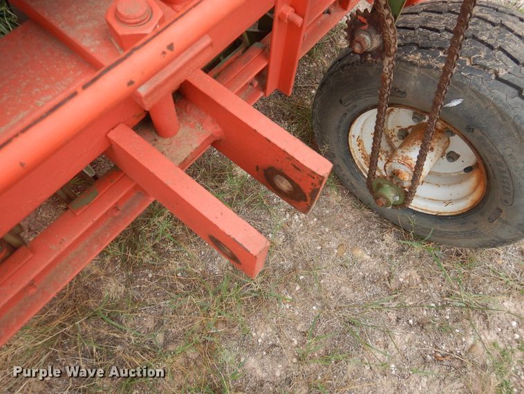 image for item HO9909 Tye 104-4300 no-till seeder