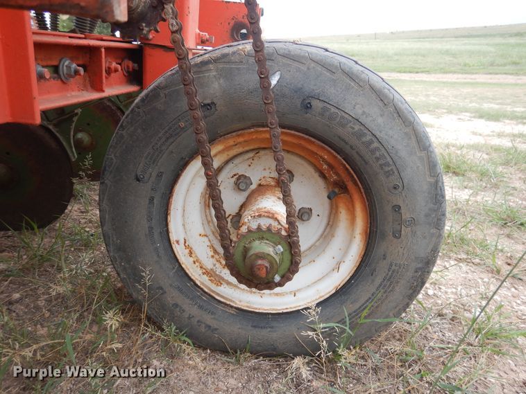image for item HO9909 Tye 104-4300 no-till seeder
