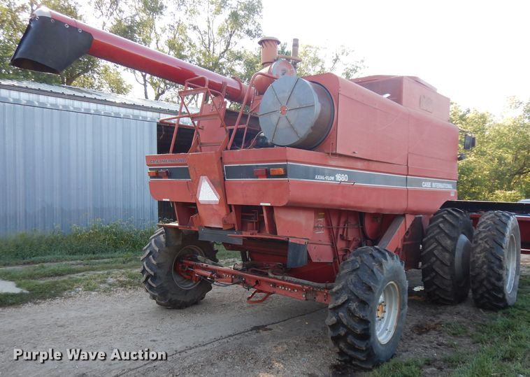 image for item HV9775 Case IH 1680 RWA combine