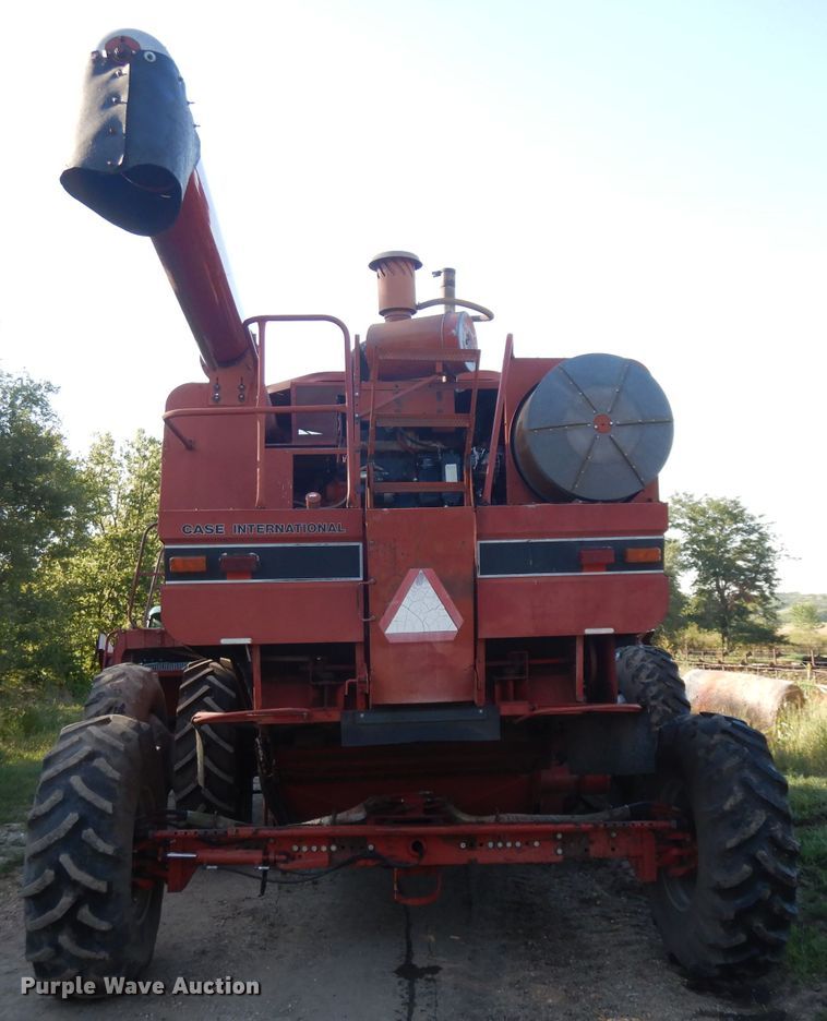 image for item HV9775 Case IH 1680 RWA combine