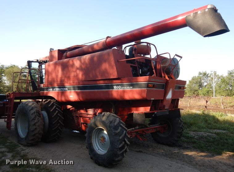 image for item HV9775 Case IH 1680 RWA combine