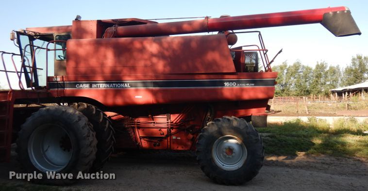 image for item HV9775 Case IH 1680 RWA combine