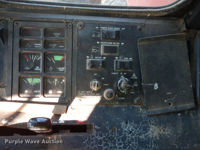 image for item HV9775 Case IH 1680 RWA combine