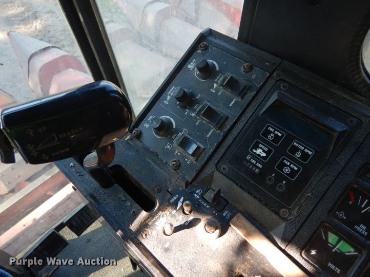 image for item HV9775 Case IH 1680 RWA combine