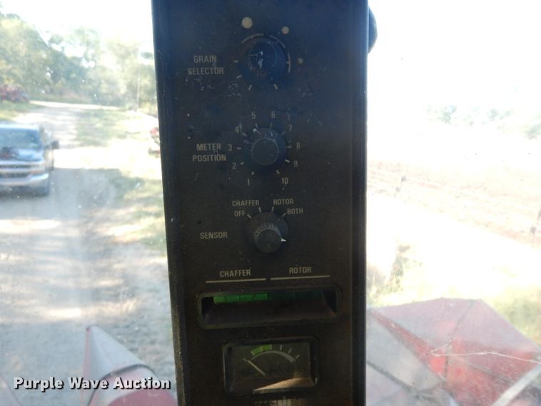 image for item HV9775 Case IH 1680 RWA combine