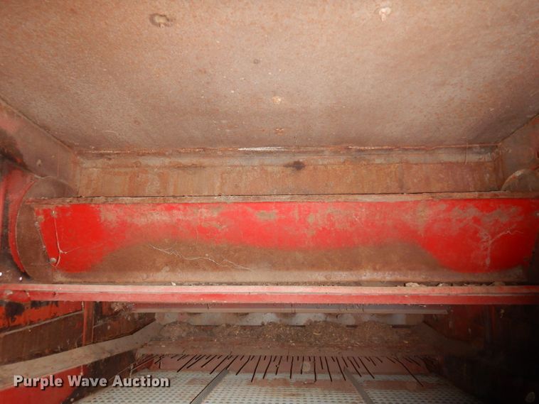 image for item HV9775 Case IH 1680 RWA combine