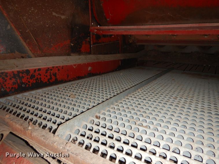 image for item HV9775 Case IH 1680 RWA combine