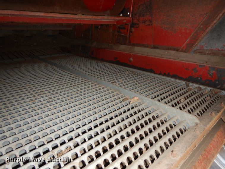 image for item HV9775 Case IH 1680 RWA combine