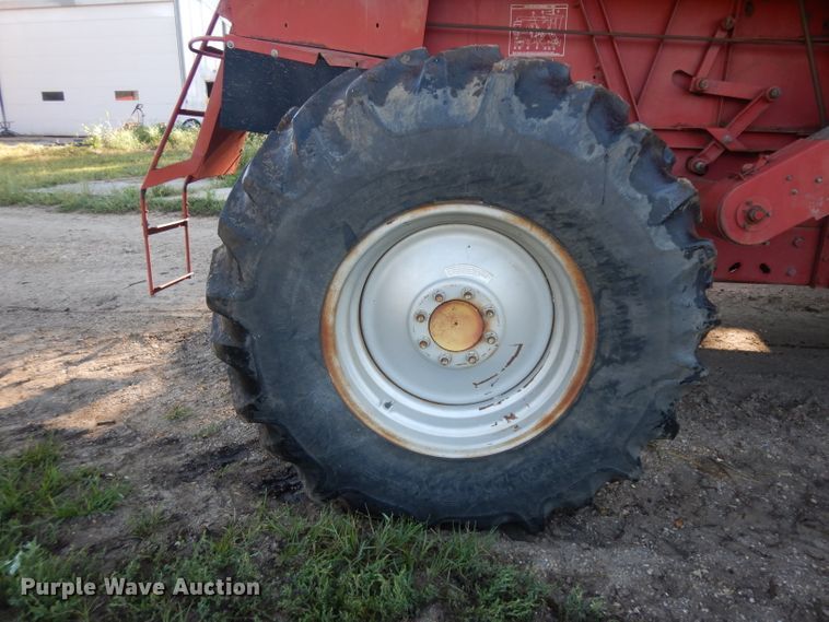 image for item HV9775 Case IH 1680 RWA combine