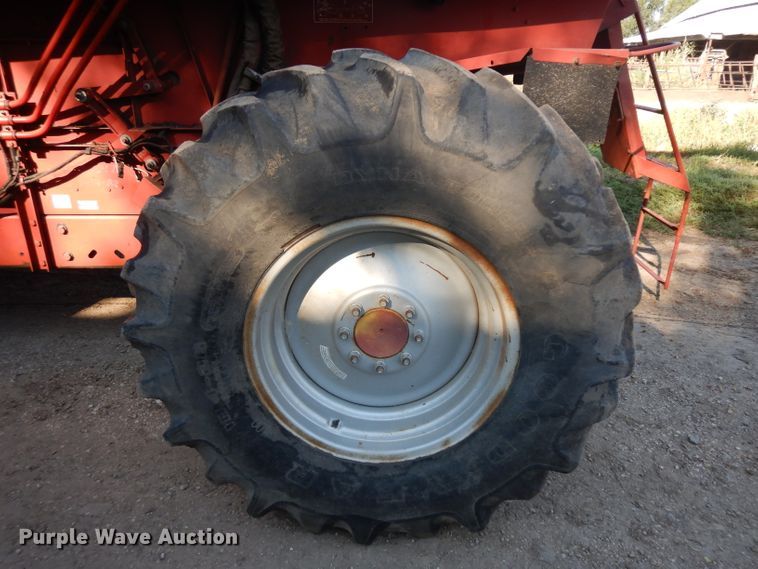 image for item HV9775 Case IH 1680 RWA combine
