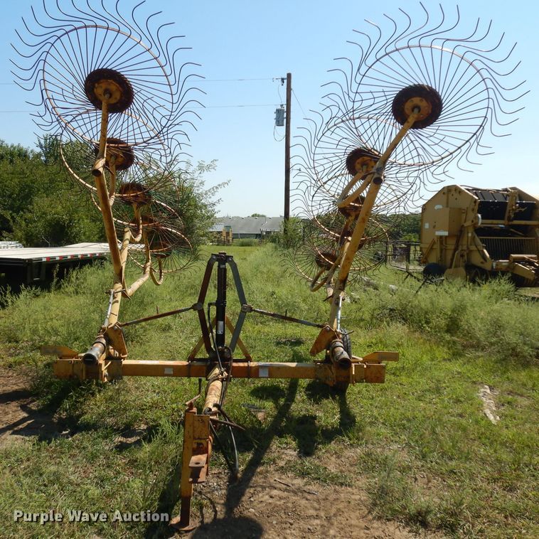 image for item HV9788 Vermeer WR22 hay rake