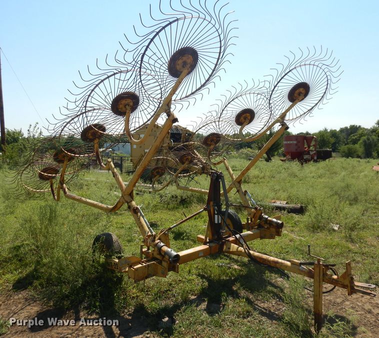 image for item HV9788 Vermeer WR22 hay rake