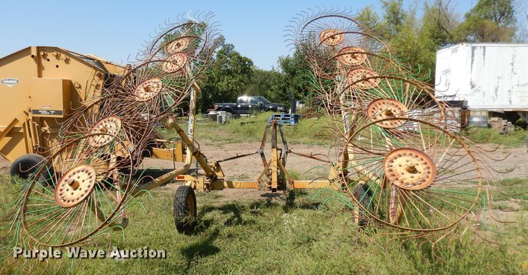 image for item HV9788 Vermeer WR22 hay rake