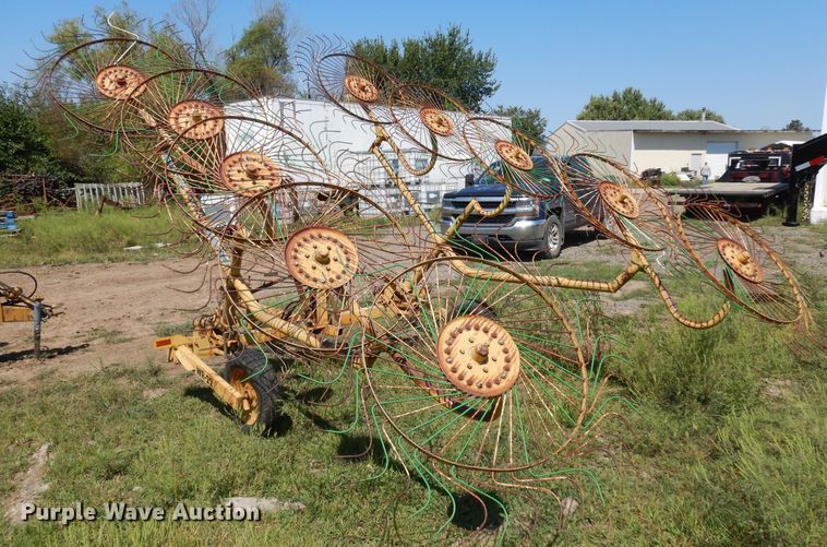 image for item HV9788 Vermeer WR22 hay rake