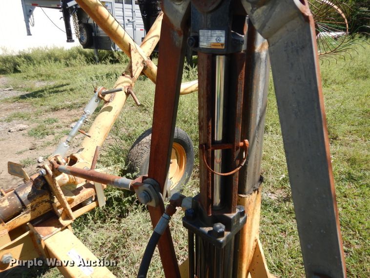 image for item HV9788 Vermeer WR22 hay rake