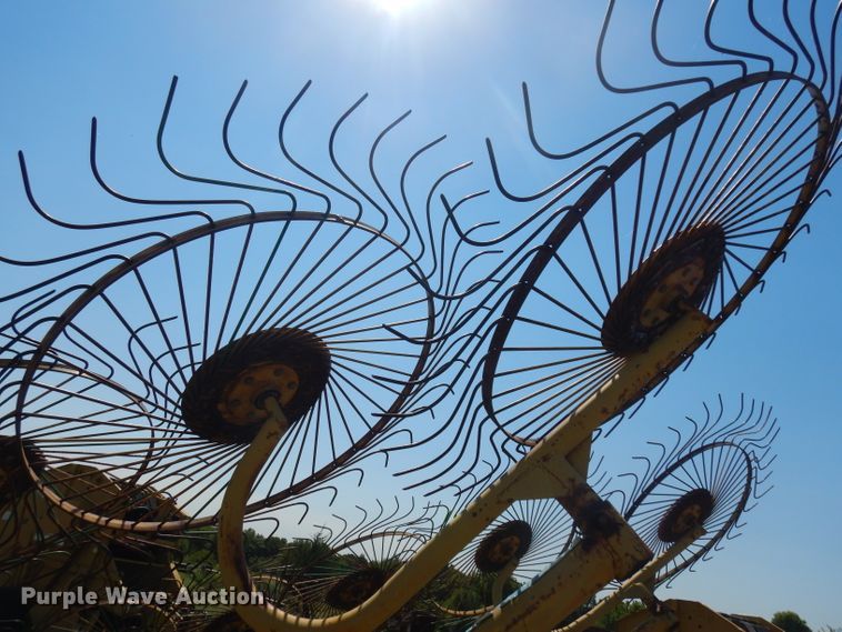 image for item HV9788 Vermeer WR22 hay rake