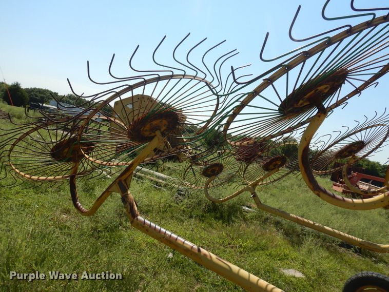 image for item HV9788 Vermeer WR22 hay rake