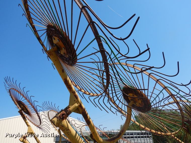 image for item HV9788 Vermeer WR22 hay rake