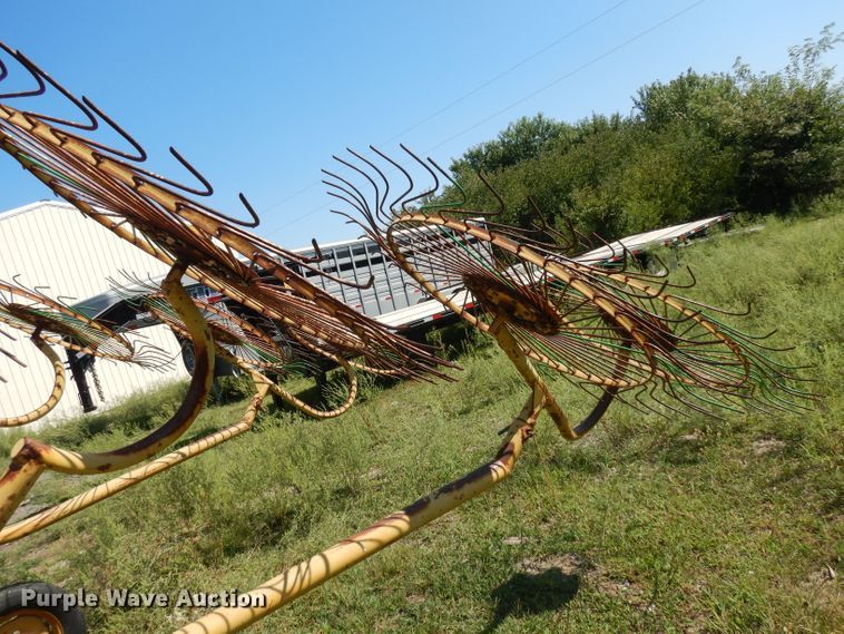 image for item HV9788 Vermeer WR22 hay rake