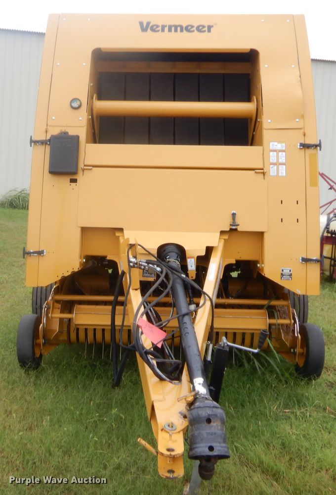 image for item HW9250 2018 Vermeer 504R  round baler