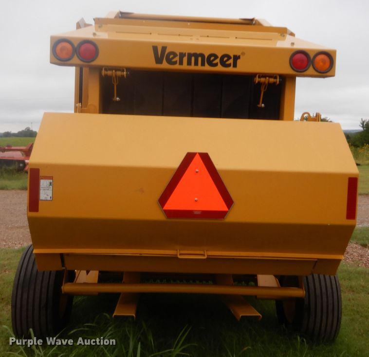 image for item HW9250 2018 Vermeer 504R  round baler
