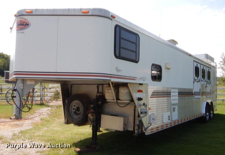 image for item HW9261 2000 Sundowner livestock trailer