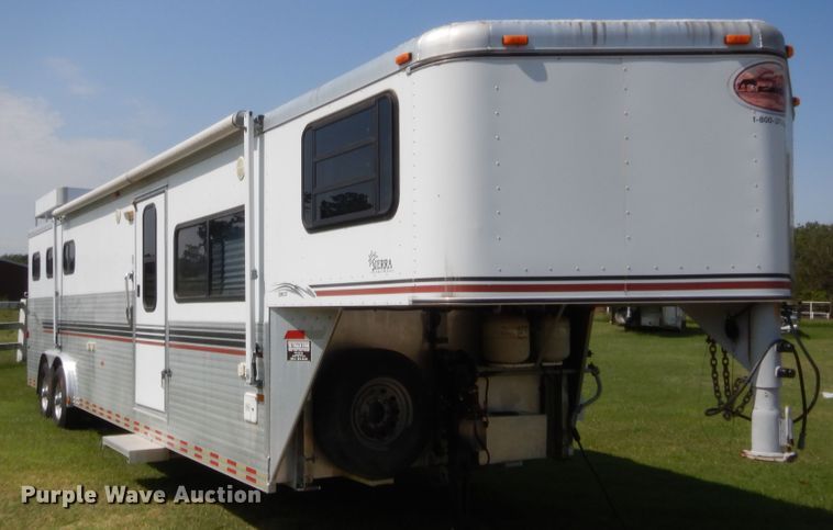 image for item HW9261 2000 Sundowner livestock trailer
