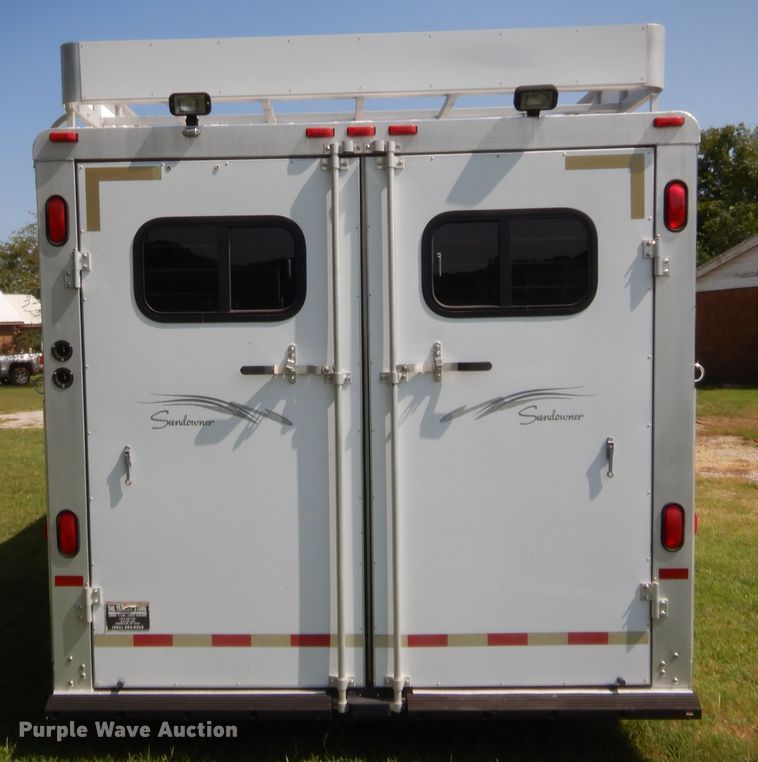 image for item HW9261 2000 Sundowner livestock trailer