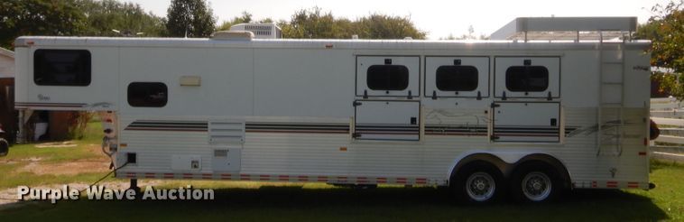 image for item HW9261 2000 Sundowner livestock trailer