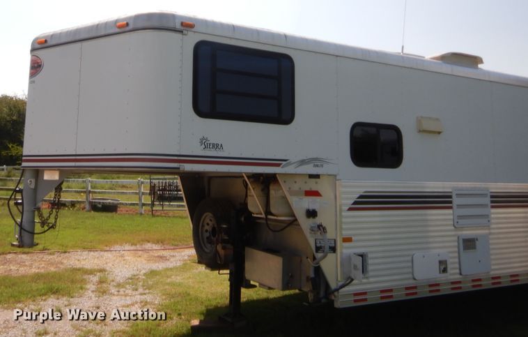 image for item HW9261 2000 Sundowner livestock trailer
