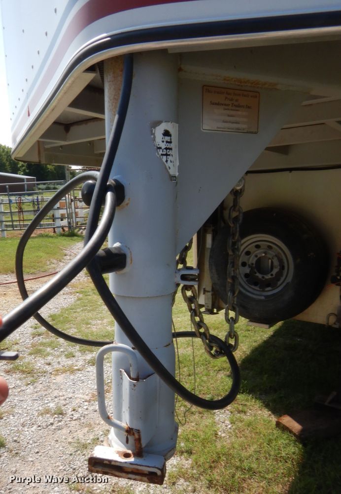 image for item HW9261 2000 Sundowner livestock trailer