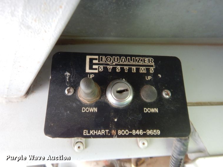 image for item HW9261 2000 Sundowner livestock trailer