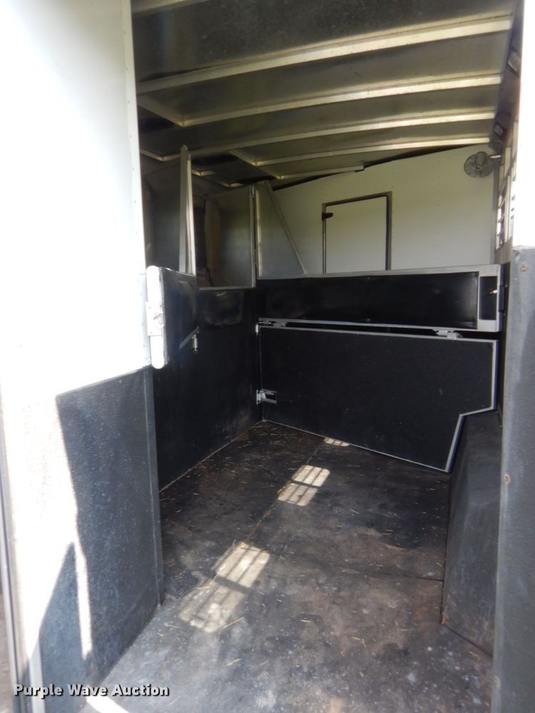 image for item HW9261 2000 Sundowner livestock trailer