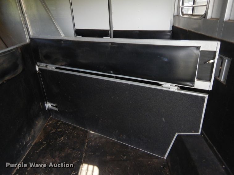 image for item HW9261 2000 Sundowner livestock trailer