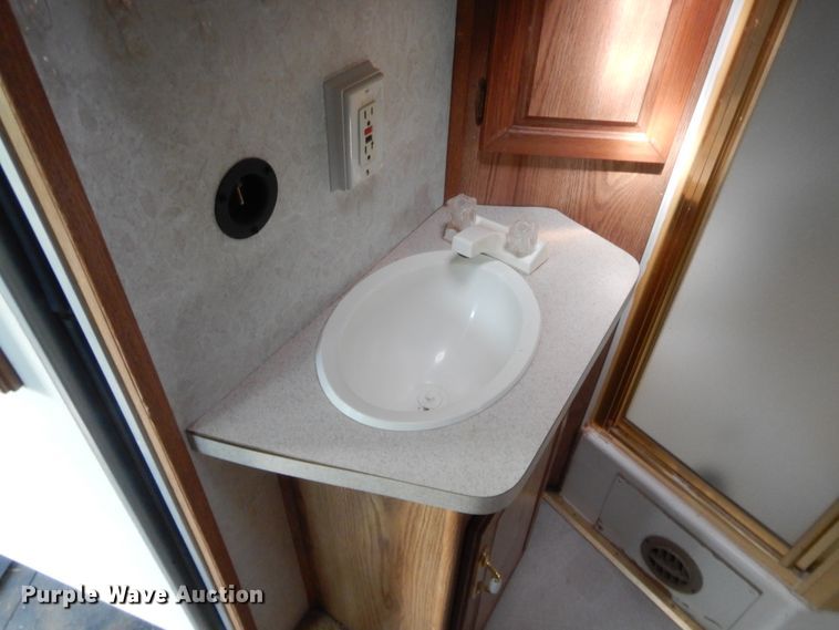 image for item HW9261 2000 Sundowner livestock trailer