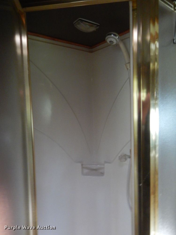 image for item HW9261 2000 Sundowner livestock trailer