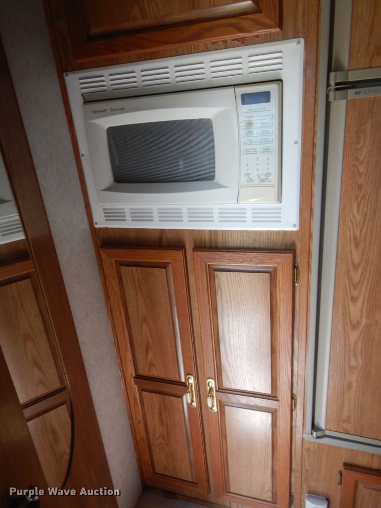 image for item HW9261 2000 Sundowner livestock trailer