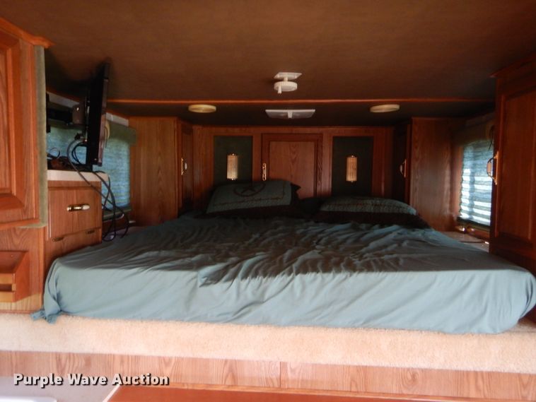 image for item HW9261 2000 Sundowner livestock trailer