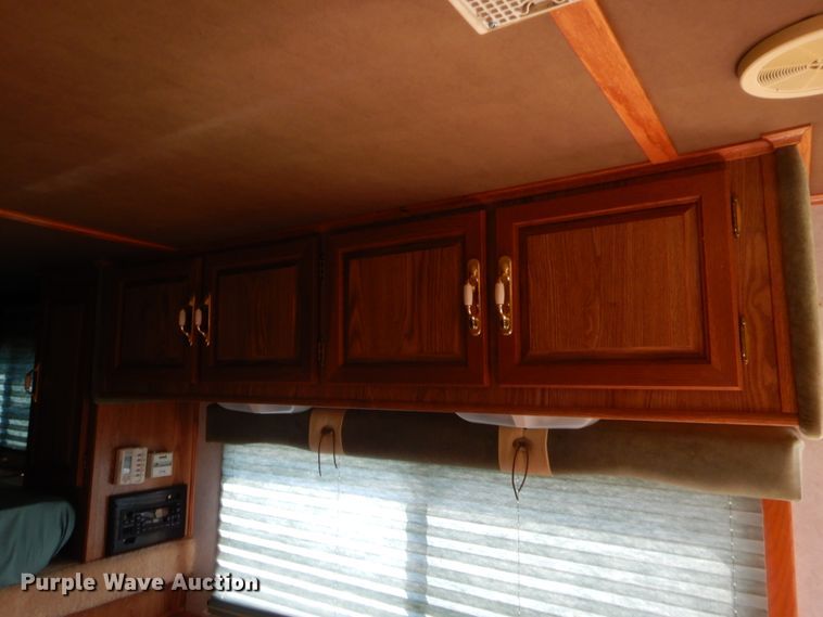 image for item HW9261 2000 Sundowner livestock trailer