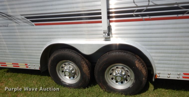 image for item HW9261 2000 Sundowner livestock trailer