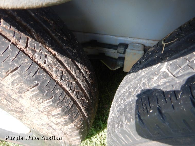 image for item HW9261 2000 Sundowner livestock trailer