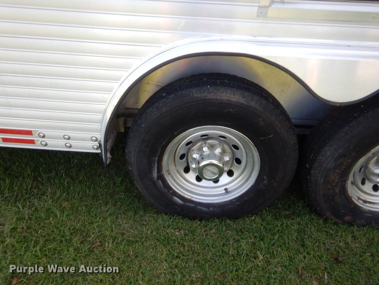 image for item HW9261 2000 Sundowner livestock trailer