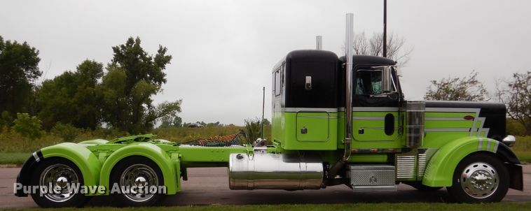 image for item AF9981 1993 Peterbilt 379  semi truck